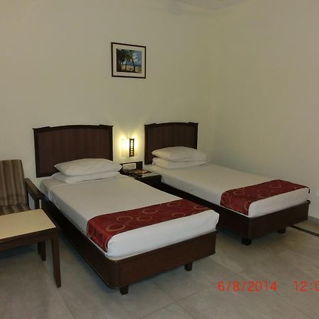 Hotel Thulashi Park Ченнаи Экстерьер фото